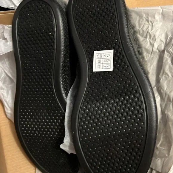 Woman Skechers Bobs Mountain Muse Fur Skipper Shoes 113791 Color Black Brand New - Picture 3 of 6